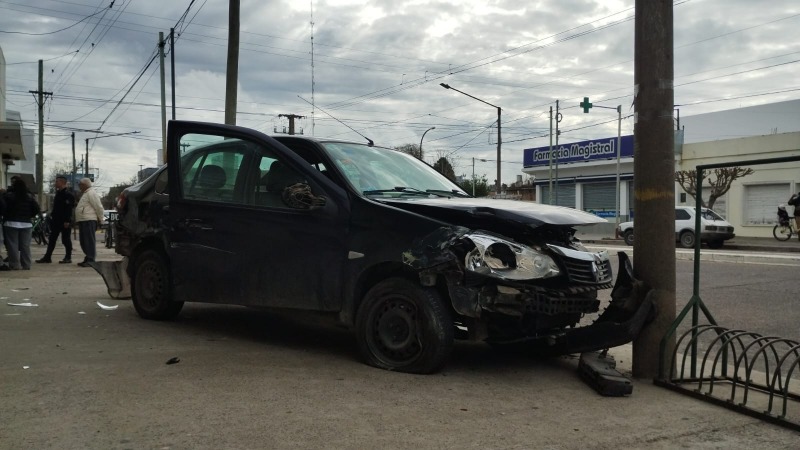 Impactante accidente en Sarmiento y Moreno